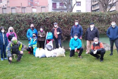 Doce personas participaron en la limpieza de ayer. DL