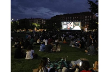 El parque de la avenida de la Universidad se iluminará. MARCIANO PÉREZ