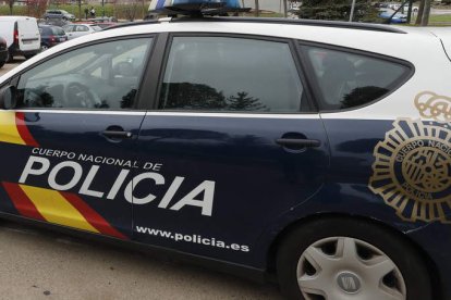 Coche de intervención de la Policía Nacional en León. RAMIRO