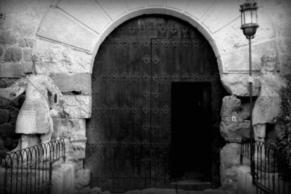 La entrada al castillo de Ampudia.