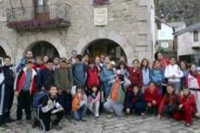 Los niños pudieron disfrutar del bello paisaje de la cueva Coribus