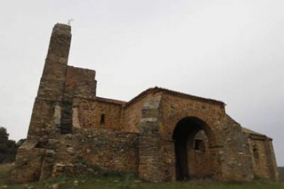 Las fotografías prueban el estado de abandono en el que se encuentra la iglesia gótica de San Román,