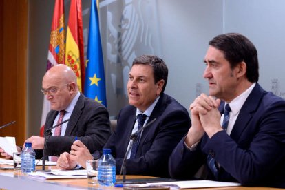 Jesús Julio Carnero, Carlos Fernández Carriedo y Juan Carlos Suárez Quiñones. NACHO GALLEGO