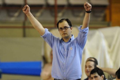 Dani Gordo, entrenador de los juveniles del Ademar, será el ayudante de Cadenas.