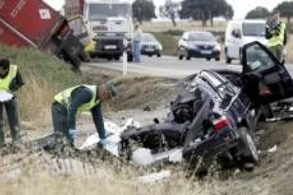 Estado en el que quedó el vehículo en el que viajaban el guardia civil y sus dos hijos