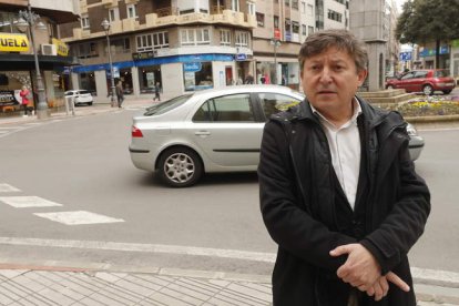 Samuel Folgueral, en el centro de Ponferrada. L. DE LA MATA