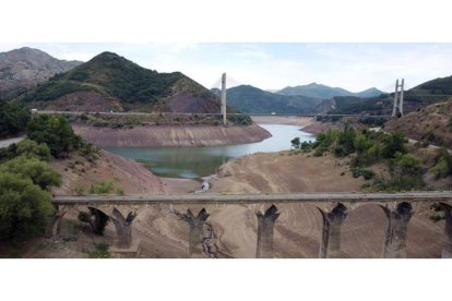 El embalse de Barrios de Luna, en una imagen del pasado noviembre. DL