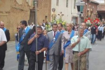 Los vecinos de Villaquilambre llevarán a hombros a los santos durante la procesión de La Magdalena.