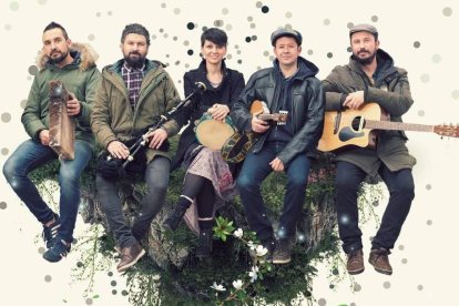 Folk On Crest, quinteto salmantino, hoy en Valderas. DL