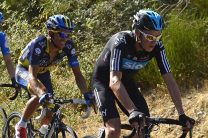 Contador sigue a Froome durante la etapa de hoy.