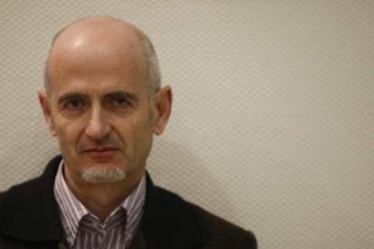 José Pedro Pedreira (Brañuelas, 1964), es autor de poemarios, novelas y libros de cuentos y de viaje