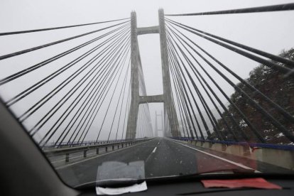 El puente García Casado en dirección a Asturias.