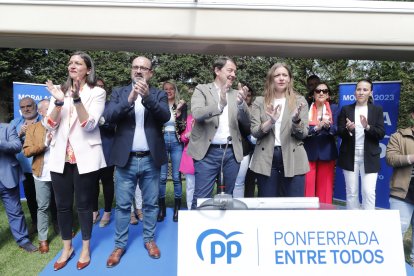 Mañueco, junto a Morala y Ester Muñoz, en el acto del PP celebrado en Ponferrada. DL