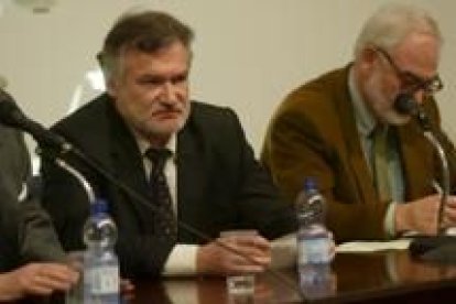 El director de la Uned, José Luis Prieto, durante la presentación del libro, ayer en la Uned