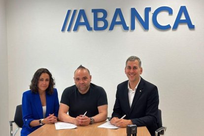 Momento de la firma de colaboración entre Abanca y Templarium. DL