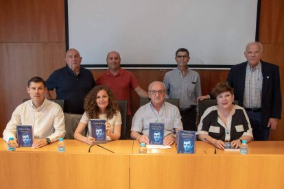 La Casa de las Culturas de Bembibre acogió ayer la presentación del libro sobre Marianín. DL