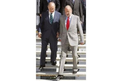 Rodrigo Rato, junto al rey, en La Moncloa.