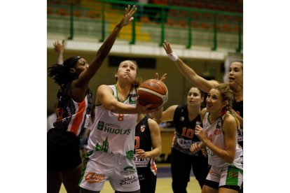 Marta Canella acabó con 19 puntos en su casillero. MARCIANO PÉREZ