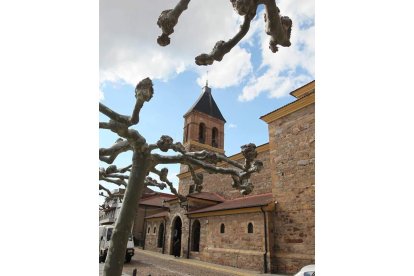 Detalle de la iglesia de Hospital de Órbigo.