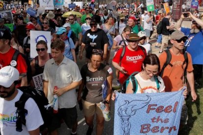 Manifestantes contra la elección de Hillary Clinton como candidata demócrata a la Casa Blanca, en Filadelfia (Pensilvania), el 24 de julio.