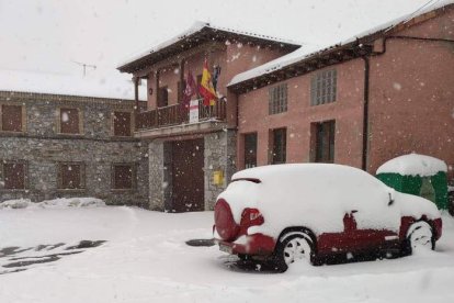 Nevada en Maraña, ayer por la mañana. CAMPOS