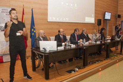 Anxo Queiruga, Francisco Castañón, Antonio Silván, José Antonio Fierro, María Eugenia Gancedo, Teresa Matas y Maite Gutiérrez. OTERO PERANDONES