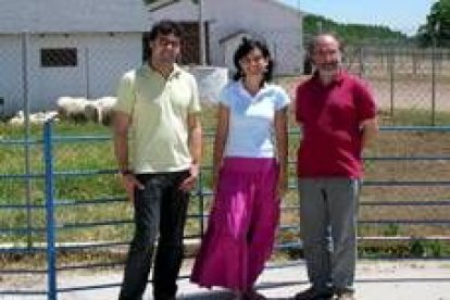 Los investigadores Gonzalo Hervas, Natalia Castañares y Jesús S. Gonzalez