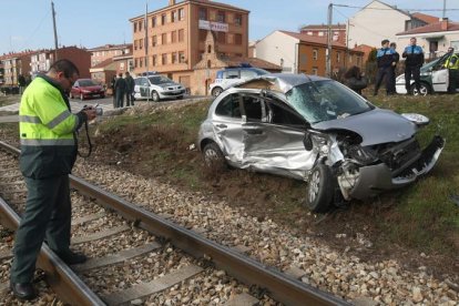 El 11 de abril de 2010 una mujer de 29 años murió al ser arrollada en el paso sin barreras de El Egido, en Villaquilambre, que sigue sin ellas. NORBERTO