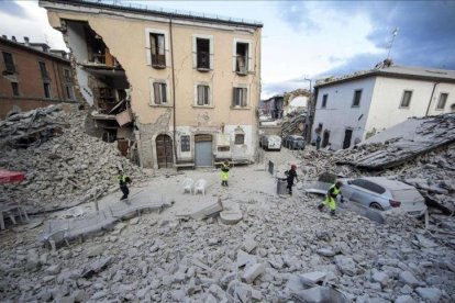 Un edificio destrozado tras el terremoto en Amatrice.