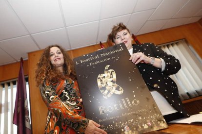 Silvia Cao y Belén Martínez, ayer, en la presentación de los actos del Festival del Botillo. ANA F. BARREDO