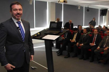 El director del Incibe, Miguel Rego, ayer ante de la presentación ante los empresarios. PEIO GARCÍA