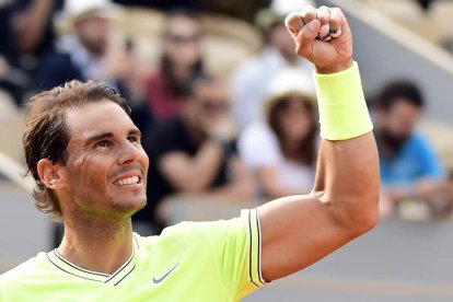 Rafa Nadal celebra su victoria sobre el japonés Kei Nishikori tras el partido de cuartos. C. BLUMBERG