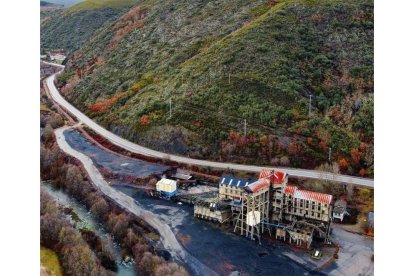 Vista del lavadero de carbón de Antracitas de Fabero, más conocido como La Recuelga. PONFEDRONE