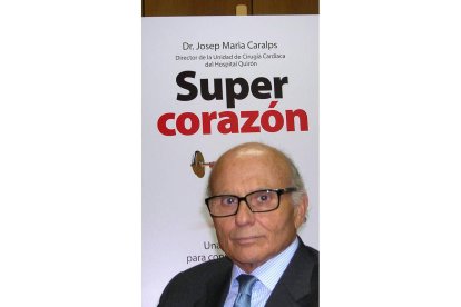 El doctor Josep Maria Caralps en la presentación de su libro, «Supercorazón».