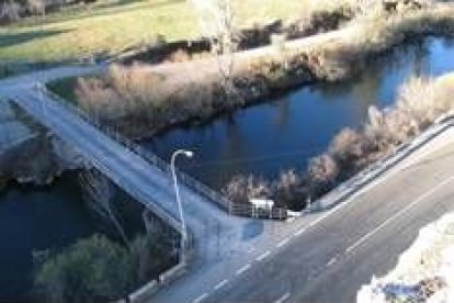 Vista del enlace del puente de Valdoré con la N-621 uno de los puntos negros