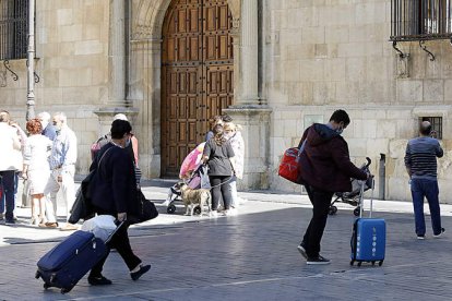 Los hoteles de León han reducido su empleo, a pesar del aumento de turistas, según el Ecova. MARCIANO PÉREZ