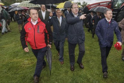 Herrera, ayer, en su visita a la Feria de Lerma, en Burgos.