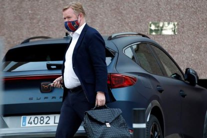 Ronald Koeman ya ha sido informado de que el Barcelona le busca un sustituto. TONI ALBIR