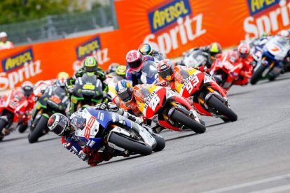 Lorenzo, por delante de Pedrosa y Márquez, se apuntó el triunfo en el circuito ‘Marco Simoncelli’ y recorta puntos con Marc.