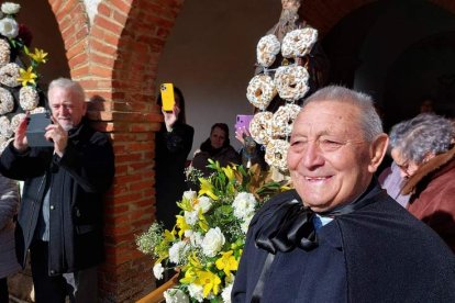 Un momento de la fiesta con uno de sus protagonistas. ACACIO