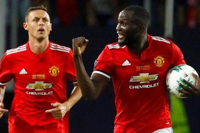 Matic y Lukaku, dos de los fichajes del United, durante la final de la Supercopa de Europa.