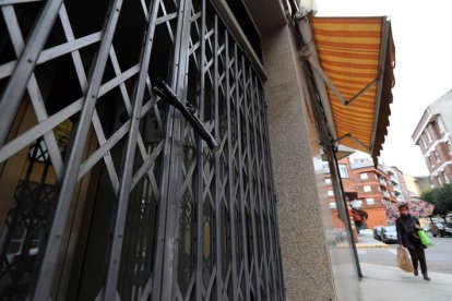 Covi-19. cierre de bares y hosteleria y centro comercial comercio normal abierto