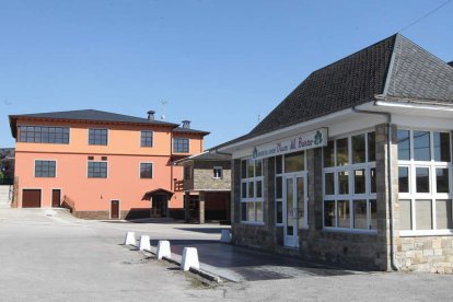 Instalaciones de la Cooperativa Vinos del Bierzo de Cacabelos en una imagen de archivo. L. DE LA MATA