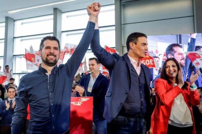 Pedro Sánchez junto a Luis Tudanca, en el acto de presentación del candidato del PSOE a la presidencia de Castilla y León.