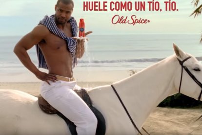 Isaiah Mustafa, en el anuncio de culto de Old Spice: Huele como un tío, tío.