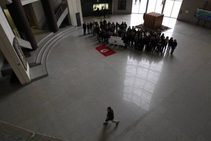 Protesta de funcionarios en el hall del Edificio de la Junta el año pasado