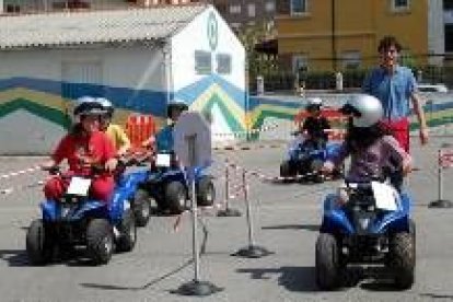 Alumnos del colegio Antonio Valbuena, durante el taller de educación vial de San Andrés