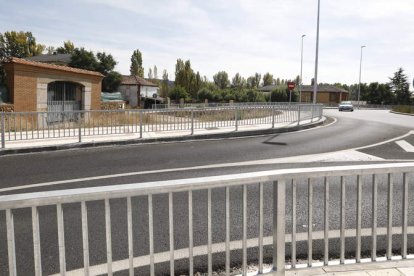 Vista de la zona donde se asentará el proyecto desde el acceso del camino del Vago a la rotonda de la LE-20. MARCIANO PÉREZ