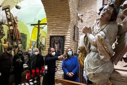 Barcones, en la capilla, antes de que comenzase la puja. DL