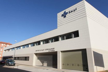 El centro de salud y especialidades de Astorga en una imagen de archivo.